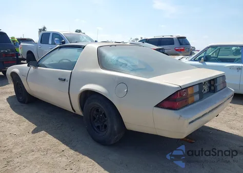 1984 Chevrolet Camaro z USA, uszkodzony, nr VIN 1G1AP87HXEL202305